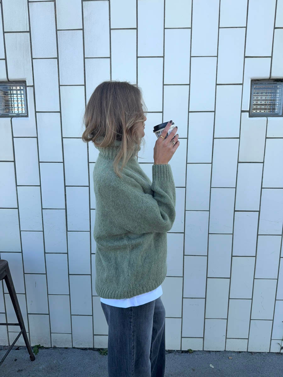 Aurelia | Classic Turtleneck Knit