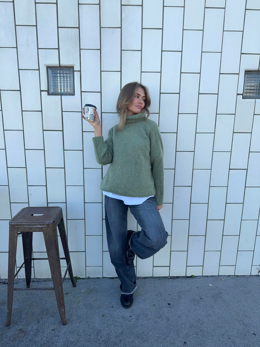 Aurelia | Classic Turtleneck Knit